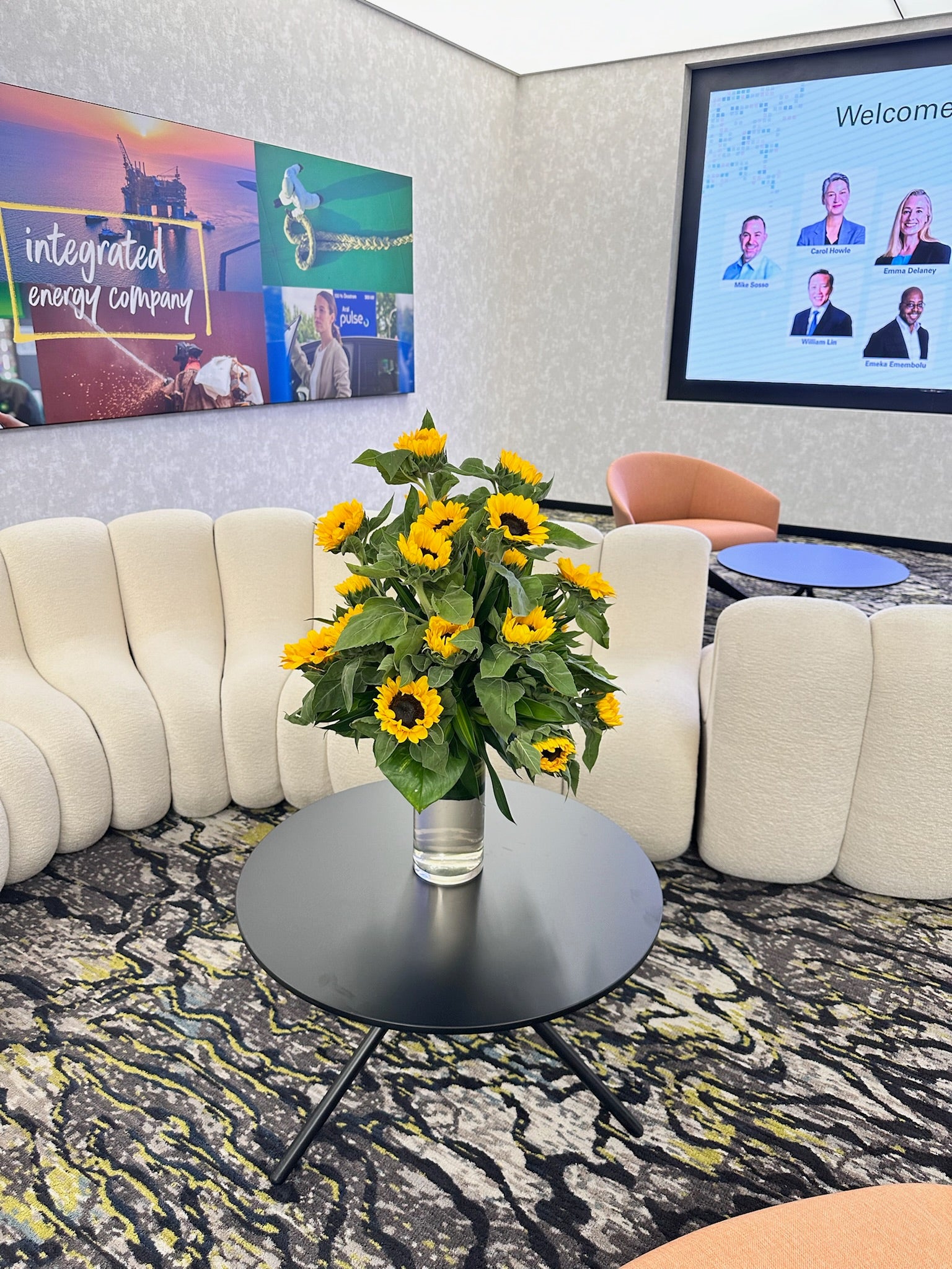 25 Sunflower Vase Arrangement by BloomsOnly, Pune's number 1 flower delivery website