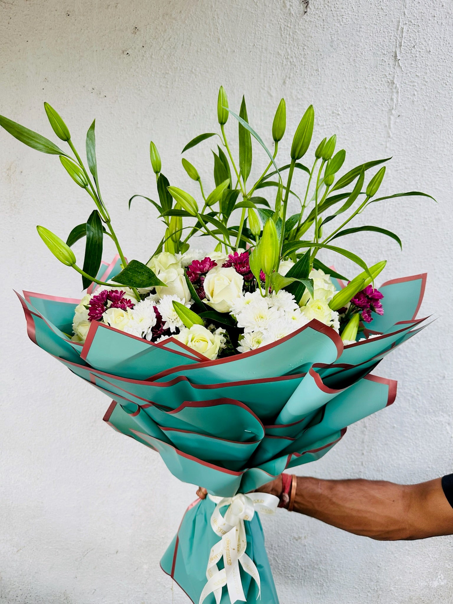 Mix flowers hand bunch by BloomOnly who is a premium number 1 florist in pune that delivers same day