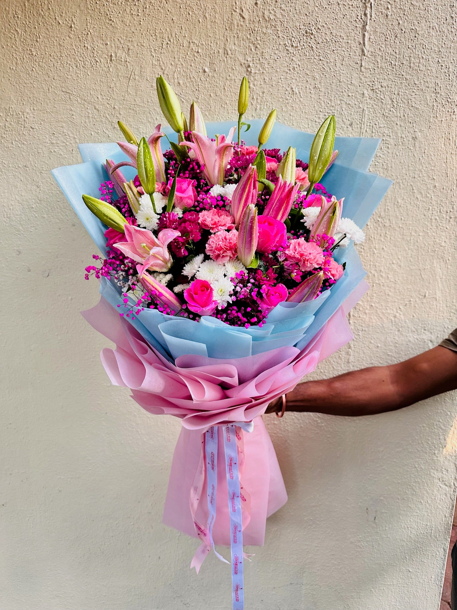 Mix flowers hand bunch by BloomOnly who is a premium number 1 florist in pune that delivers same day