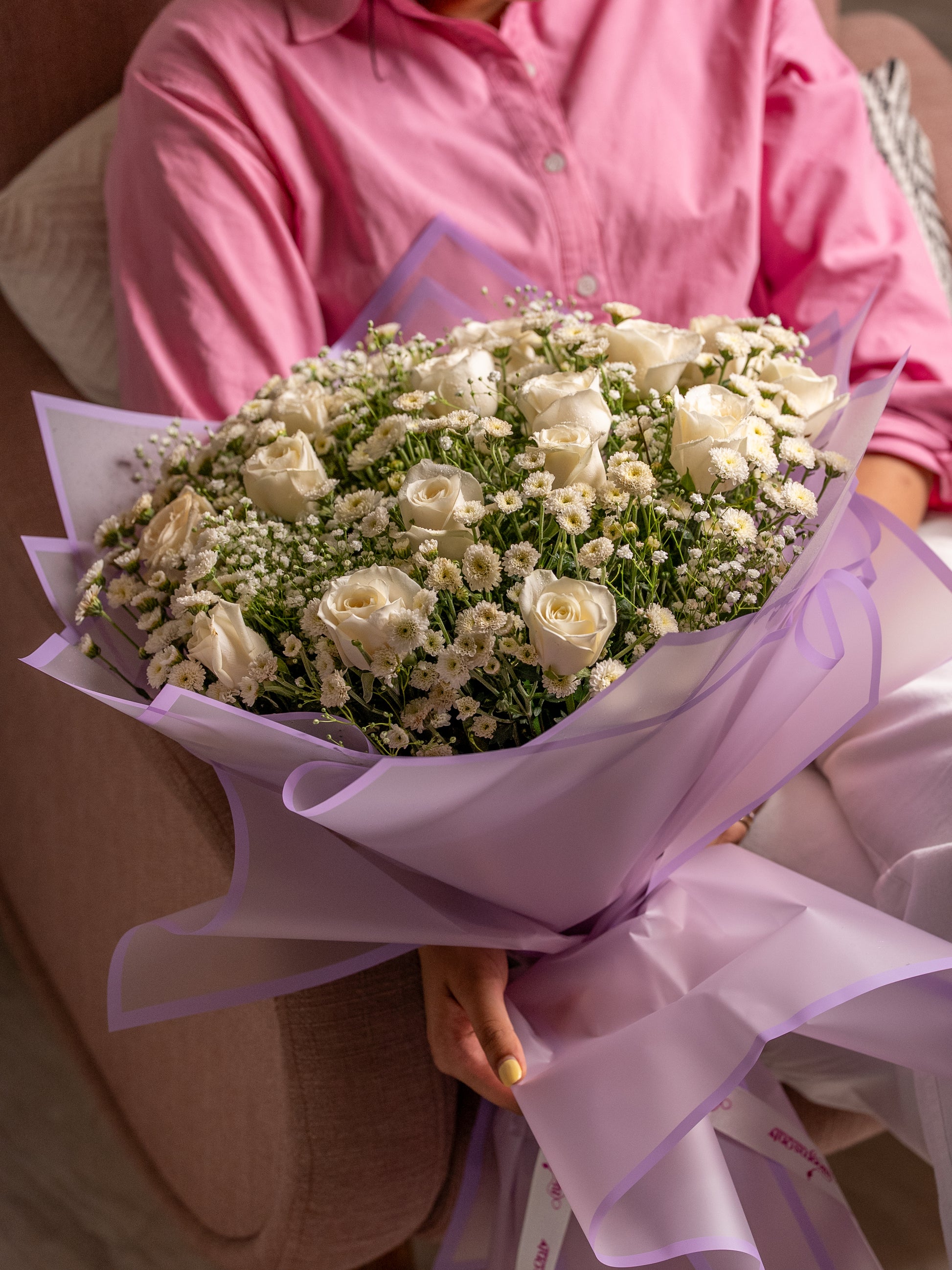 Pure Elegance Hand Bouquet by BloomsOnly - Pune's #1 Flower delivery website