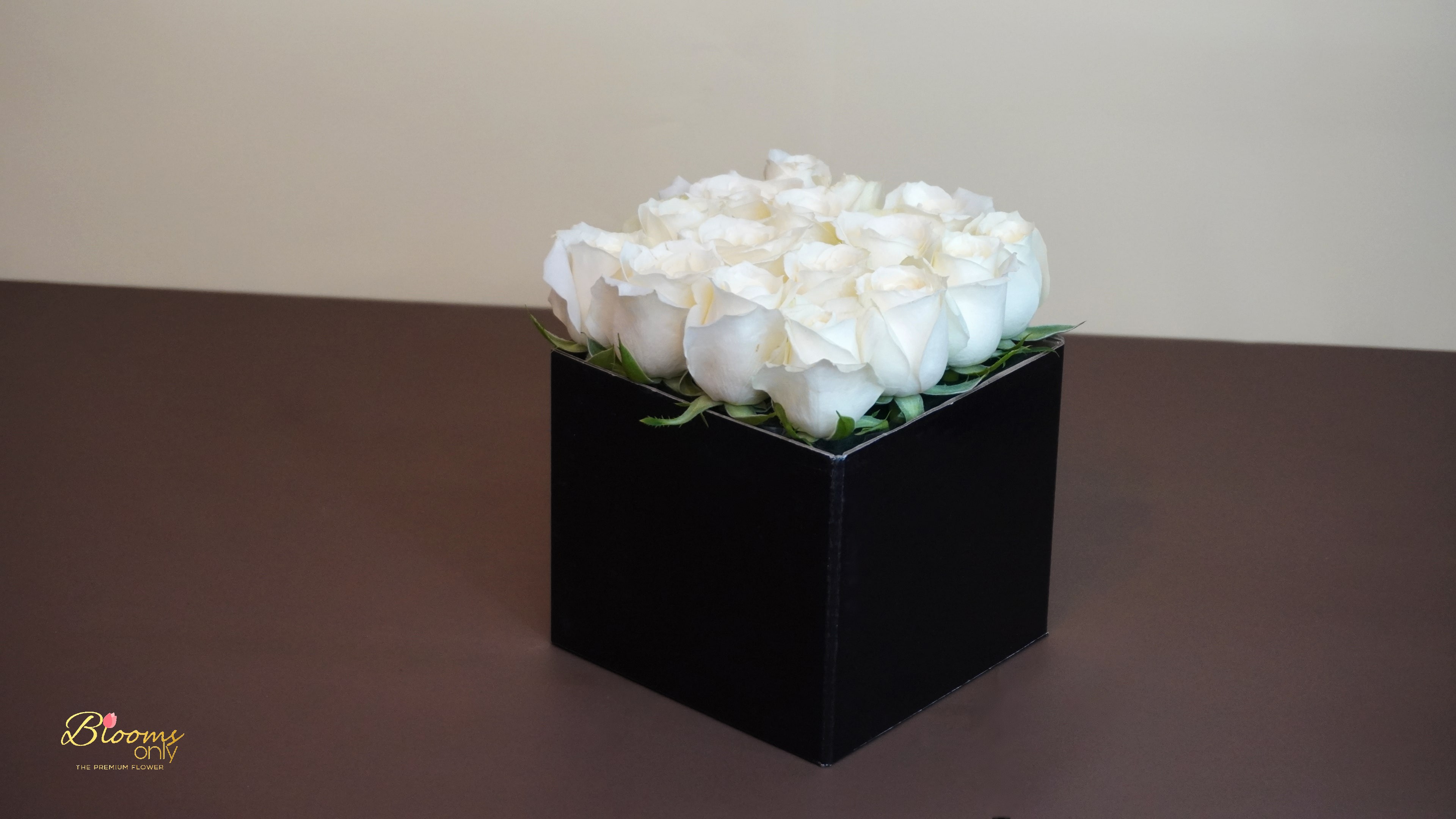 20 White Roses Box 