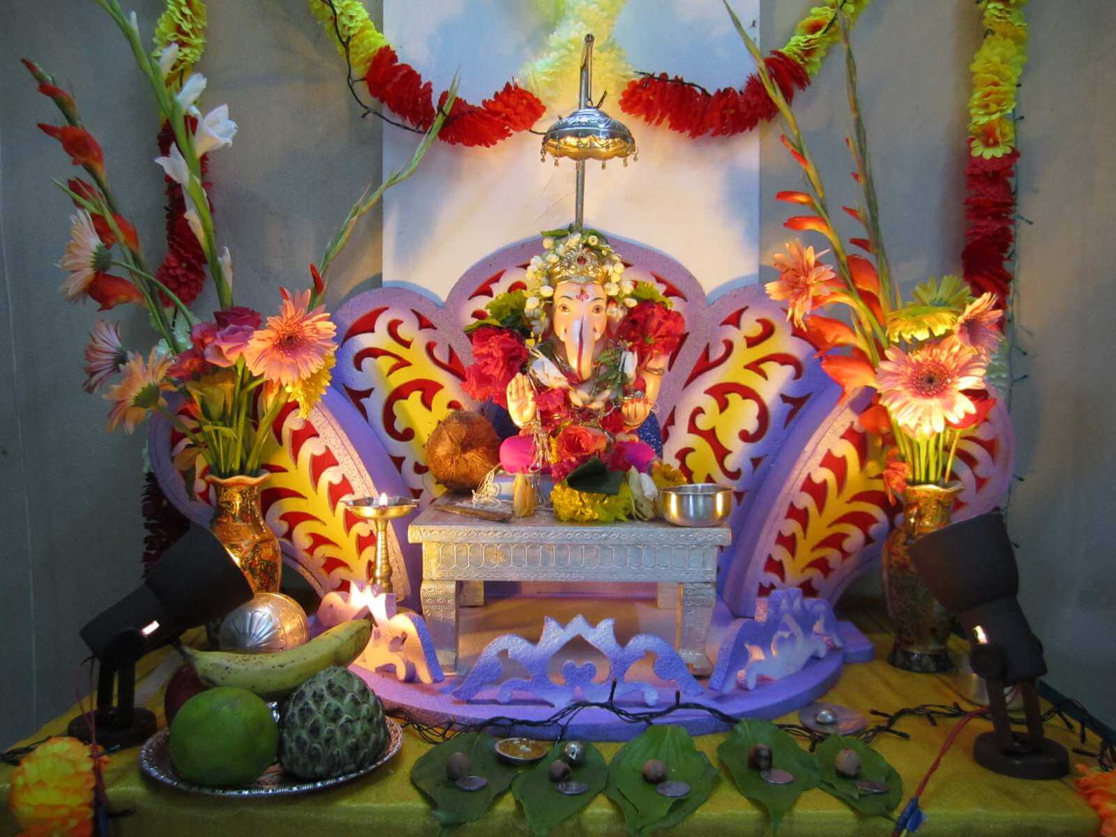 Buy Online Fresh Flowers For Ganpati Decoration!