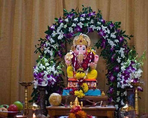 Amazing Eco-Friendly Ganpati Decoration Ideas with Different Flowers at Home