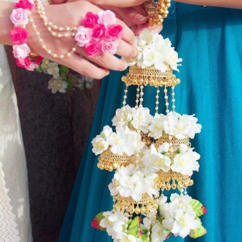 How to Create Flower Jewelry for the Special D-Day