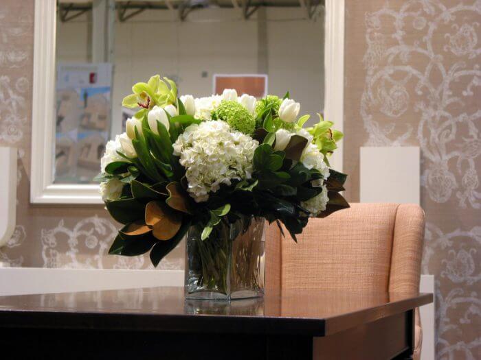 Corporate Flower arrangement online