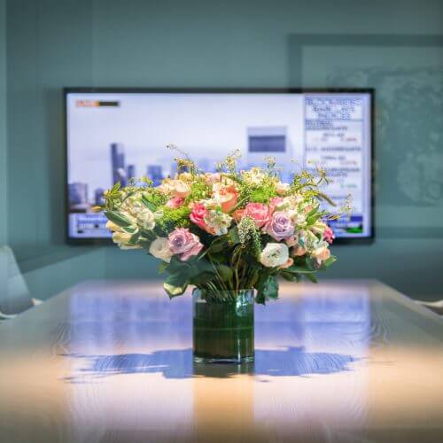 How an Exquisite Corporate Flower Arrangement Brings Growth & Prosperity in Your Office