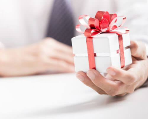 Top 10 Gifting Ideas for Her within Your Budget